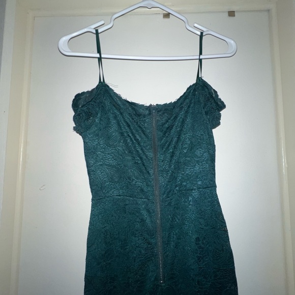 Emerald Green Windsor formal dress - Picture 3 of 5